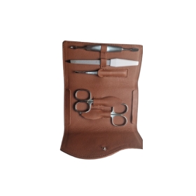Trousse Manucure en cuir garnie de 5 outils très utiles