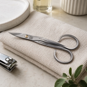 Ciseaux à ongles lames courbes tout inox branches et anneaux en spirales